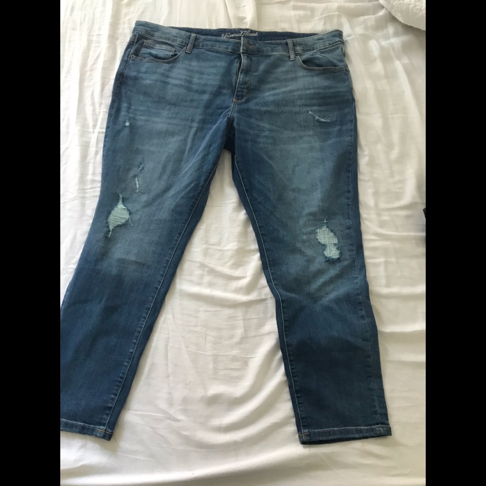 Mid Rise distressed jeans